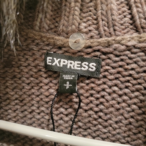 EXPRESS Sweater w/faux fur collar Circa 2012 - Picture 4 of 9